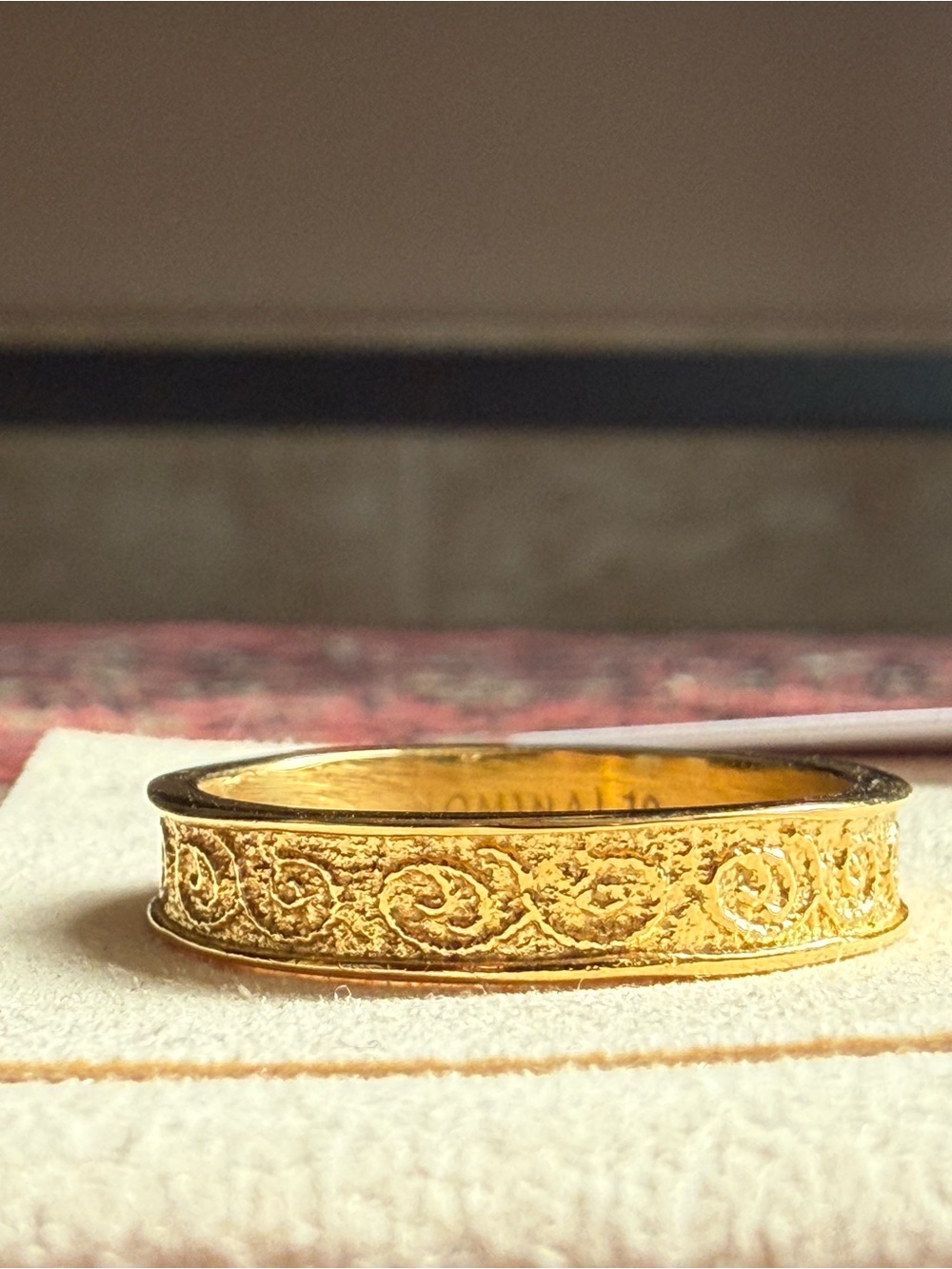 Nominal Vintage Royalty Ring Gold With Velvet Pouch (NWT) - Picture 5 of 11